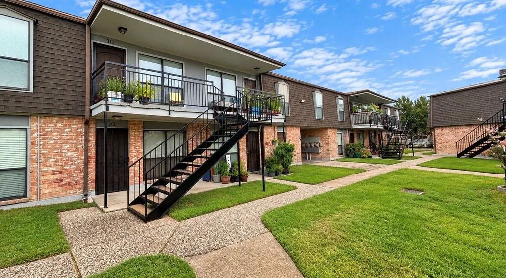 10802 Kingspoint Road 313, Houston
