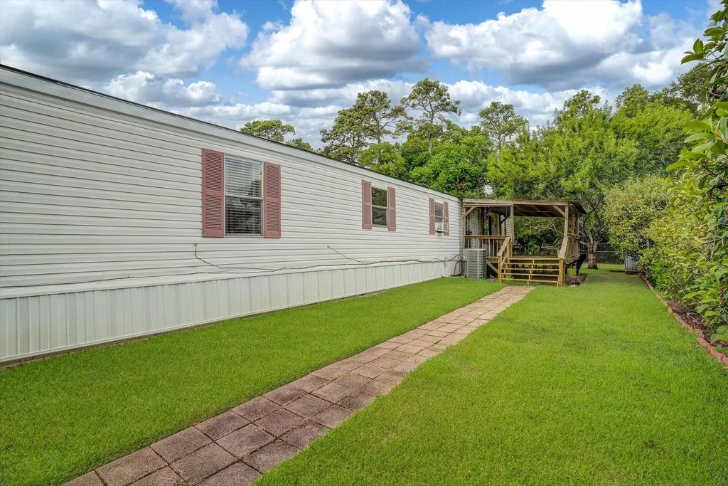 10007 Cedar Landing Drive, Baytown