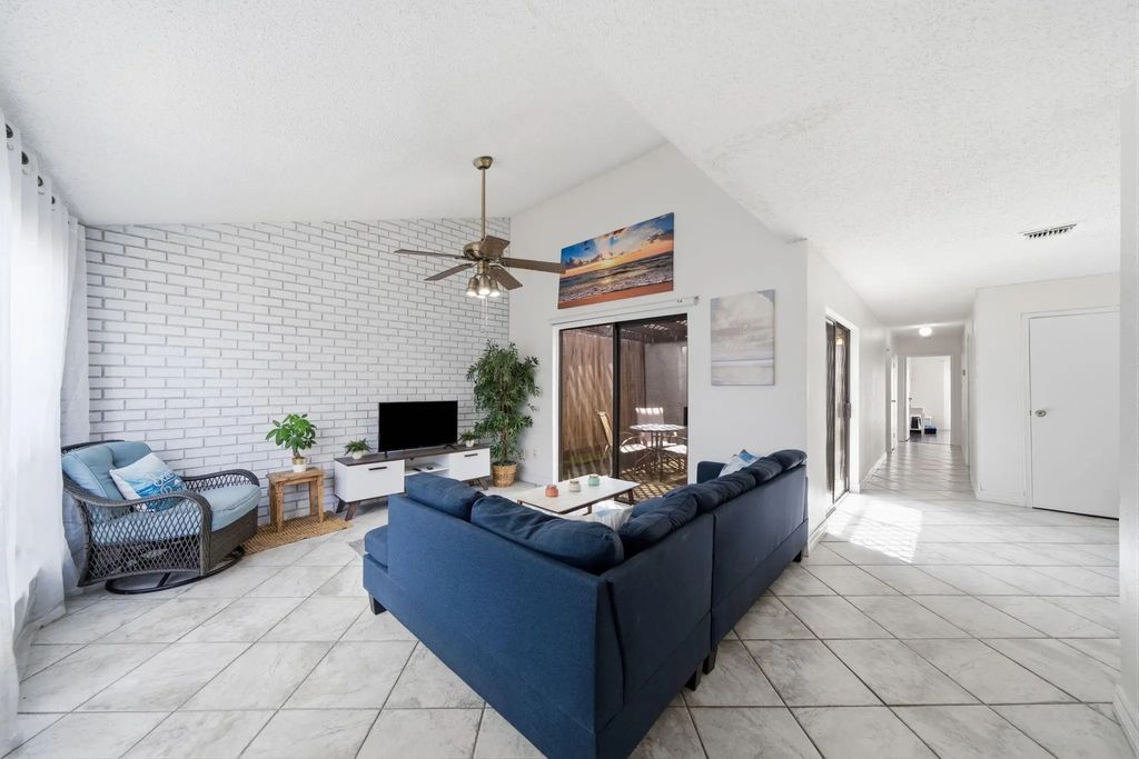 2465 Briarwest Boulevard, Houston