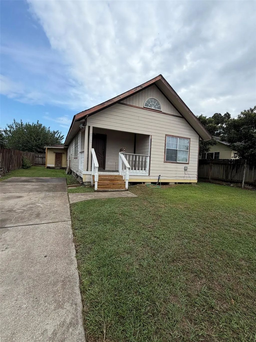 818 N Commerce Street, Baytown