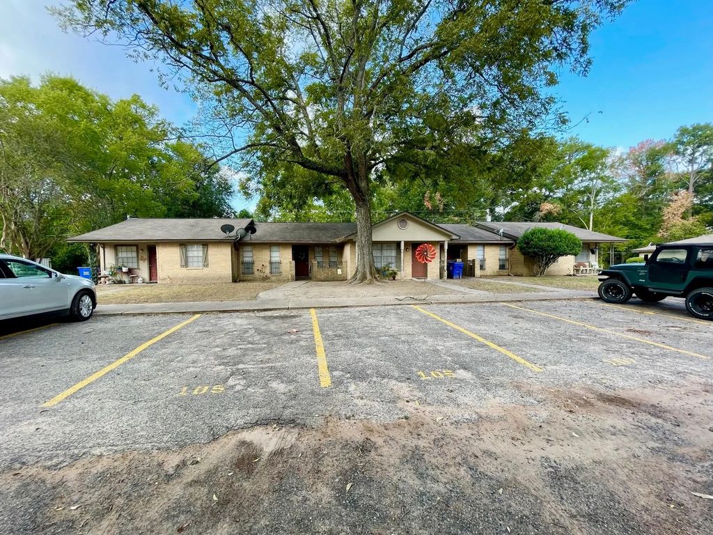 2301 N 6th / Green Meadows Street, Crockett