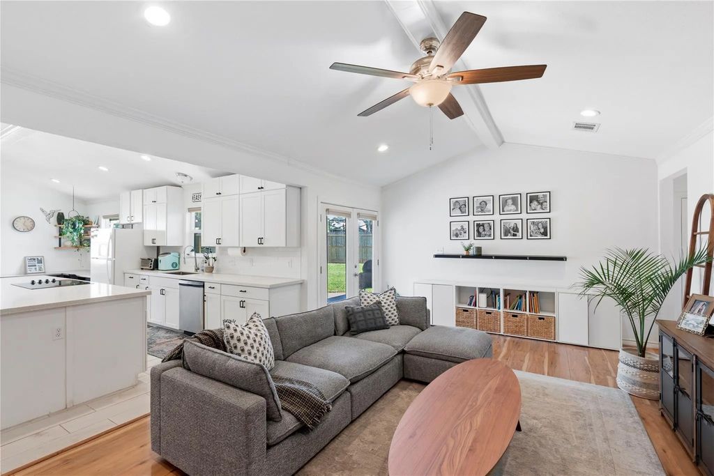 102 Enchanted Oaks Court, Spring