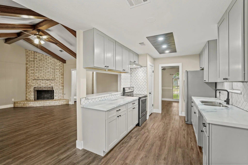 13755 Drakewood Drive, Sugar Land