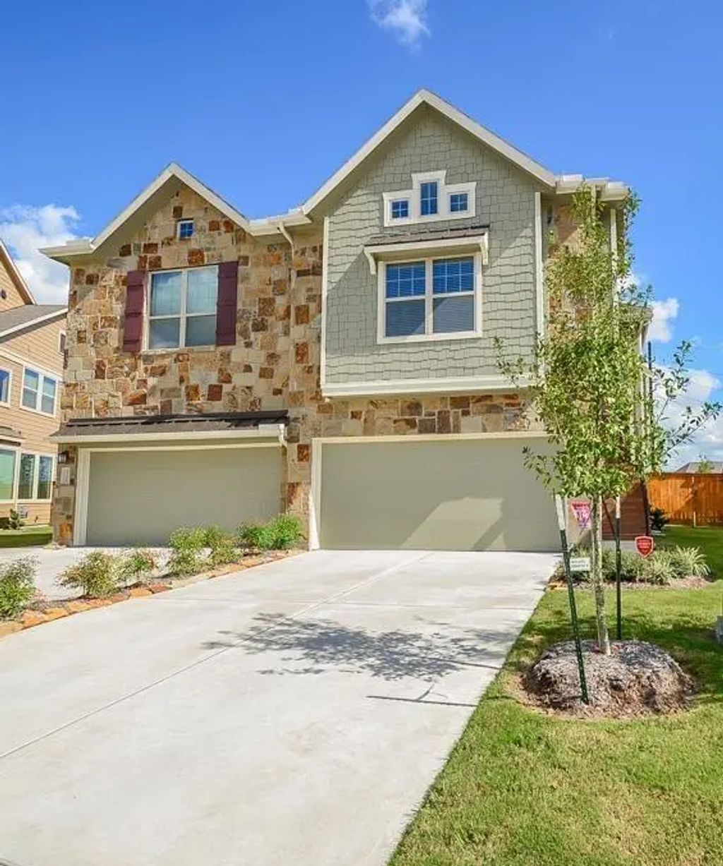 12102 La Strada Street, Richmond