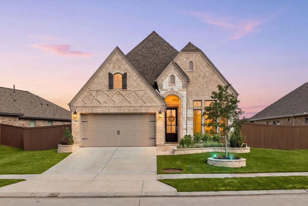 5043 Country Meadows Trail, Iowa Colony