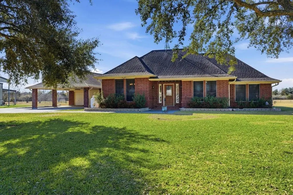 5250 Lauren Road, Alvin