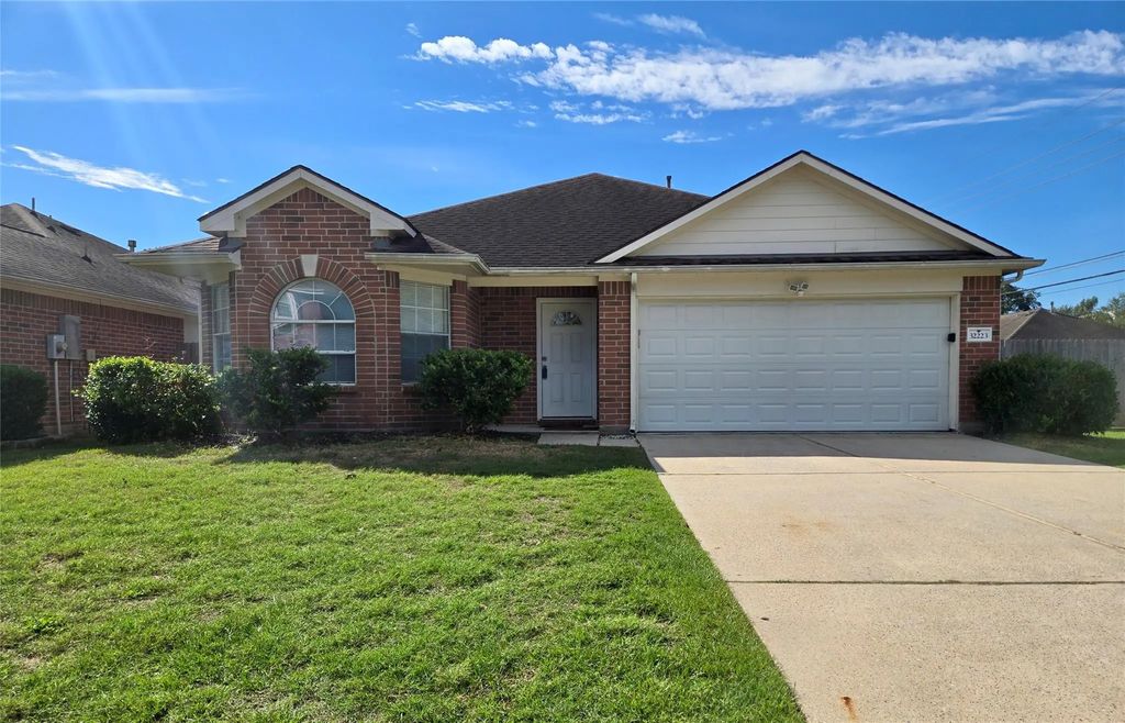 32223 Decker Oaks Drive, Pinehurst