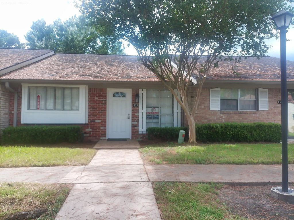 1102 W Tri Oaks Lane 103, Houston