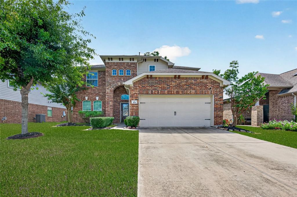 104 Long Meadow Court, Clute