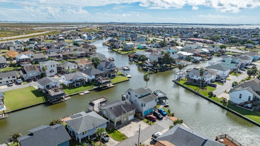 32 N Curlew Street, La Marque