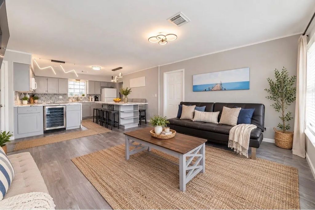 610 Seashell Drive, Freeport