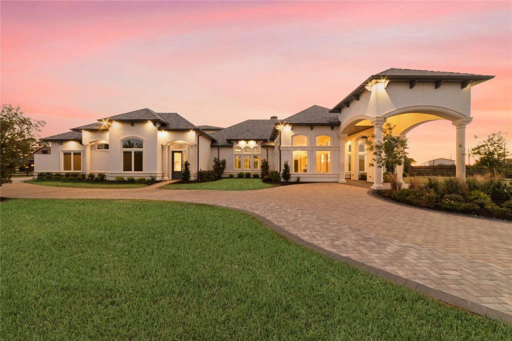 2 Little Sorrell Court, Tomball