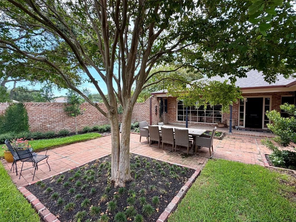 18 Adler Circle, Galveston