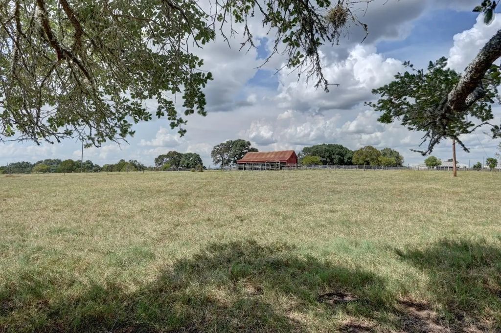 8000 Boehnemann Road, Brenham