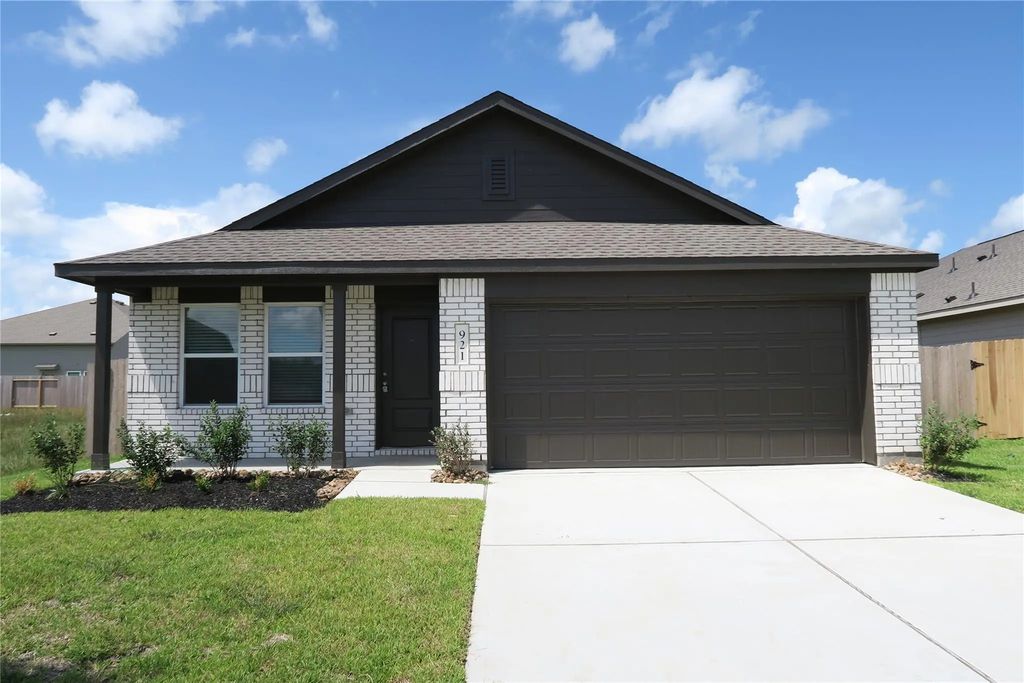 921 Woodhaven Lakes Drive, La Marque