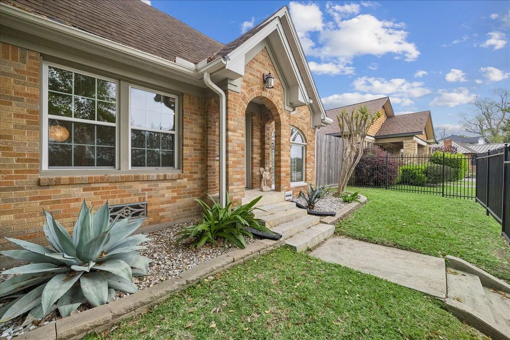 2108 White Oak Drive, Houston