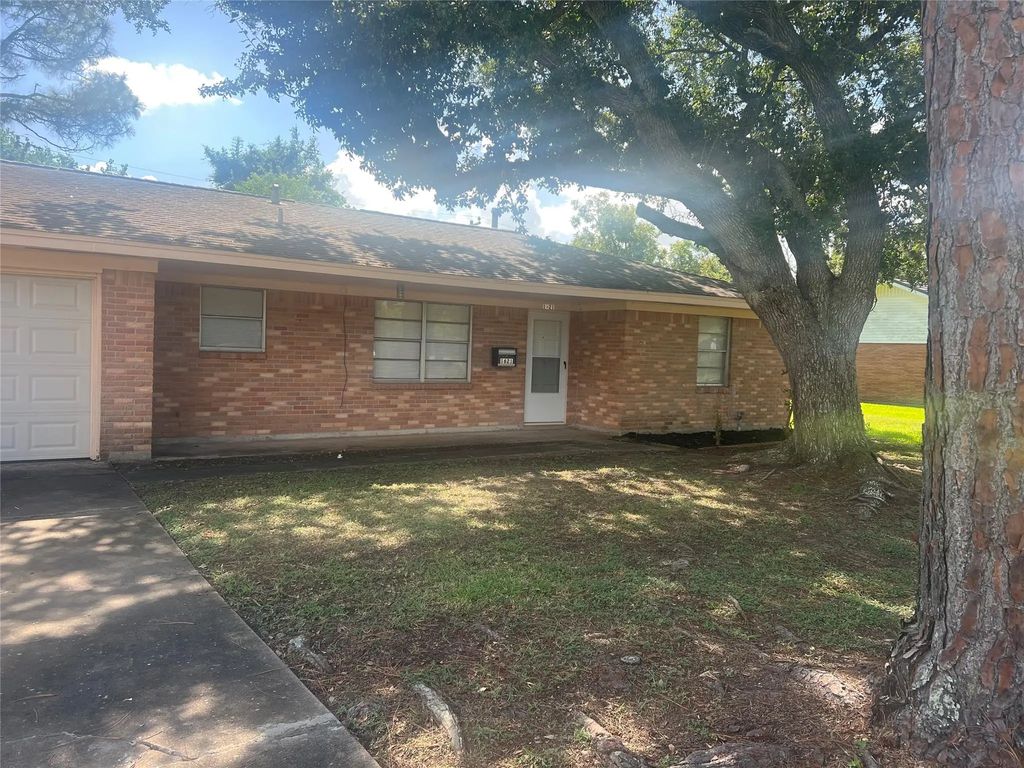 1621 Tech Avenue, Bay City