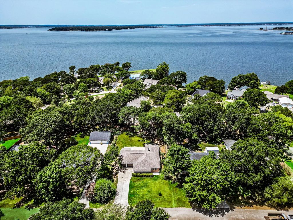 13185 Crest Drive, Willis