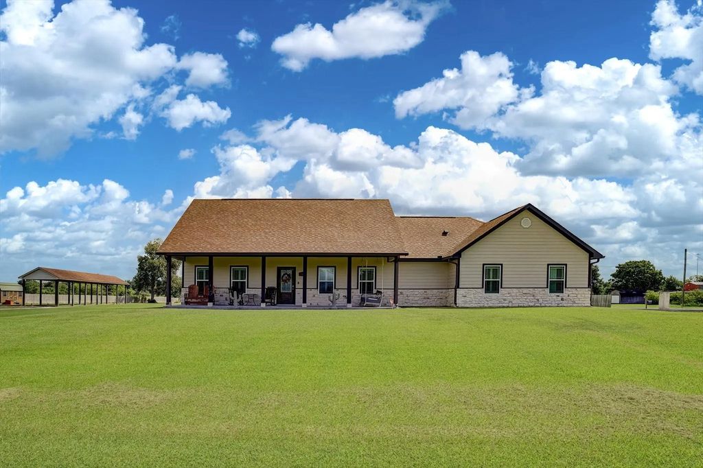 105 Baker Road, Winnie