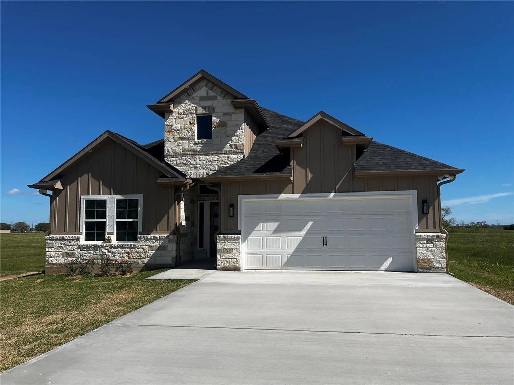 471 Buffalo Trail Trail, Angleton