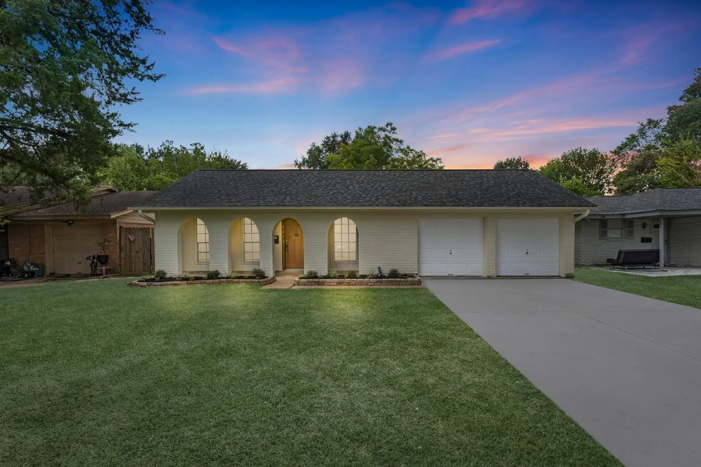 2012 Isla Drive, Pearland