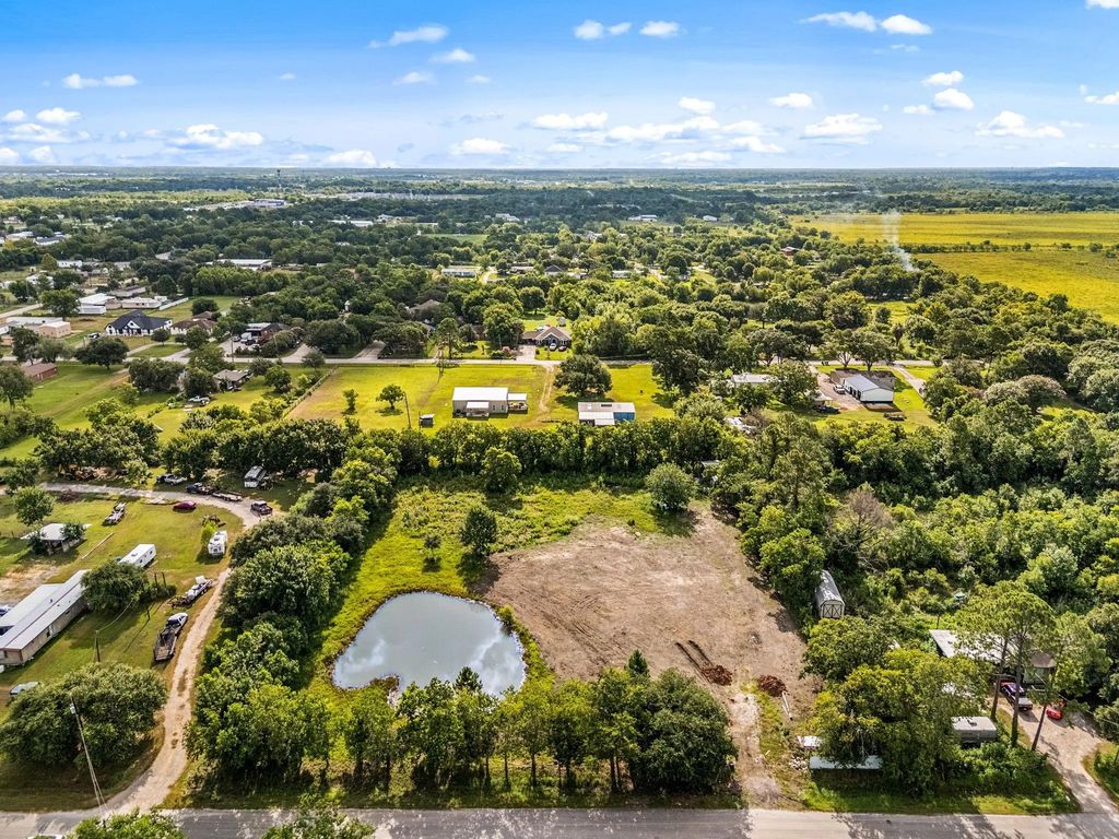 19231 County Road 927a, Alvin