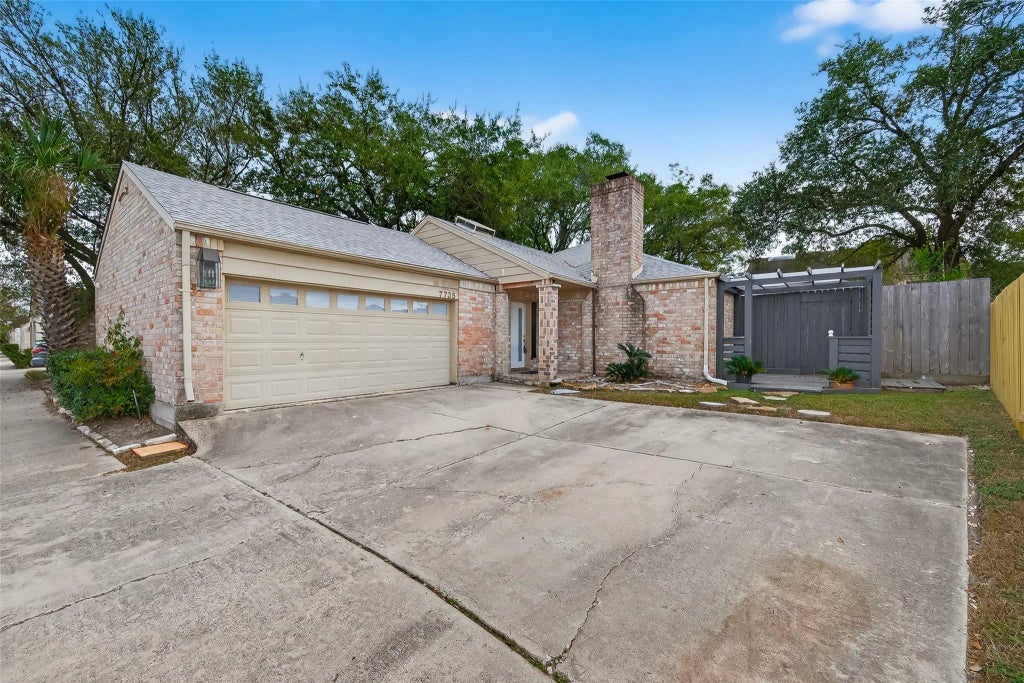 7735 Teal Run Drive, Houston