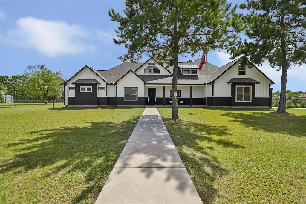 15933 Enloe Street, Splendora