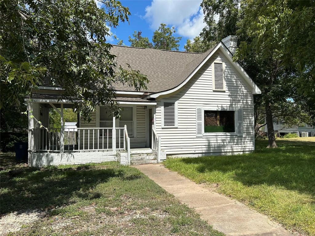 1207 E Washington Avenue, Navasota