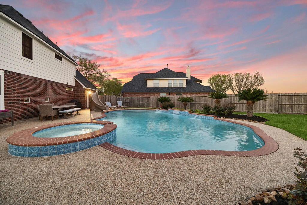5102 Hidden Brook Ln, League City