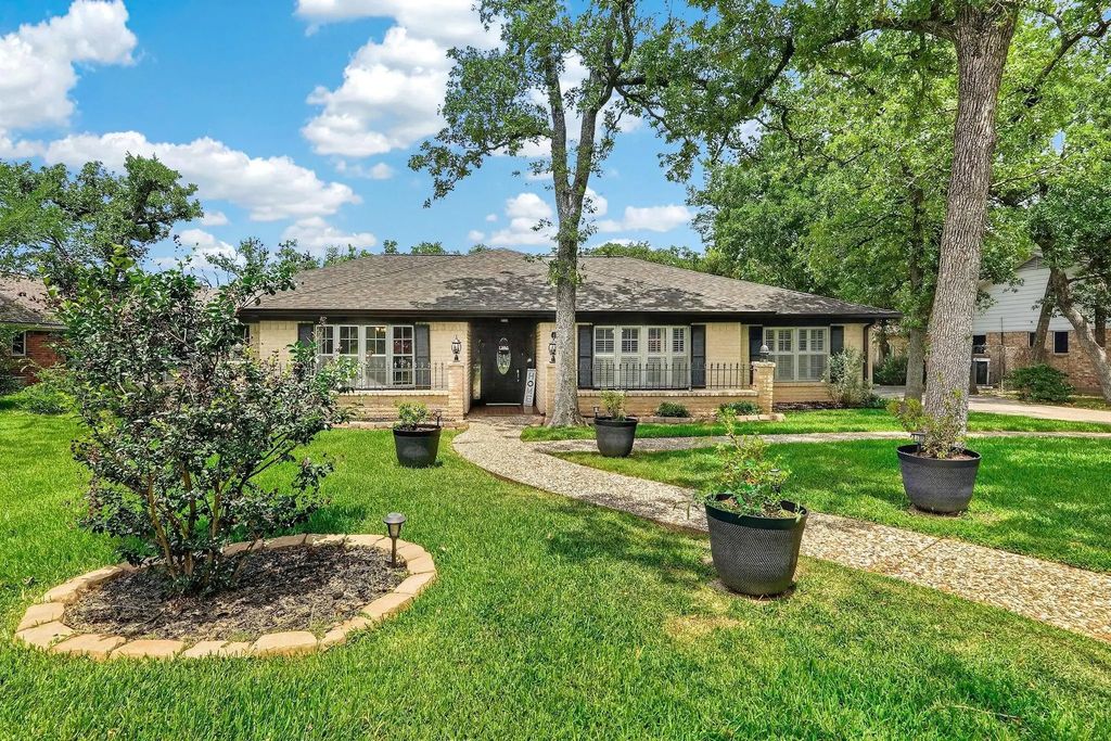 1022 Rose Circle, College Station