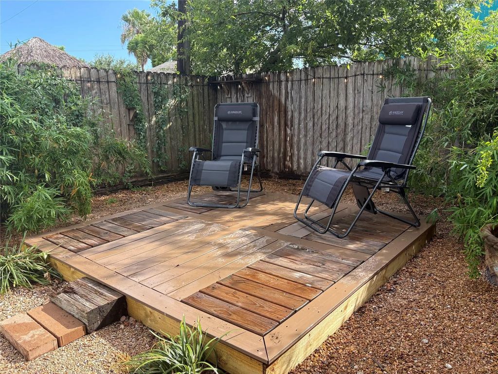 5325 Avenue R 1/2 B, Galveston