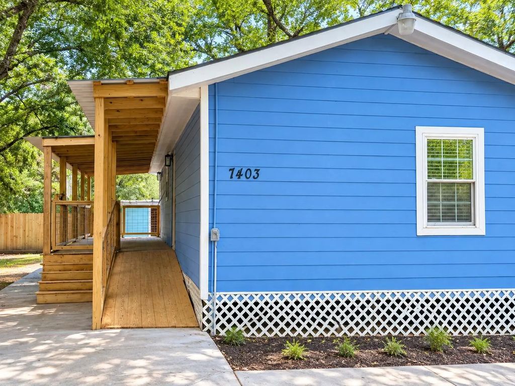 7403 Backstrom Street, Hitchcock