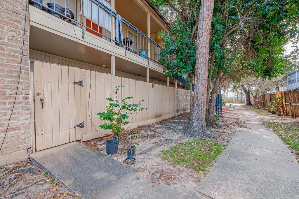 8201 Richmond Avenue 64, Houston