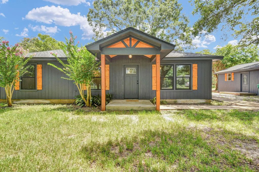4922 County Road 937b, Alvin
