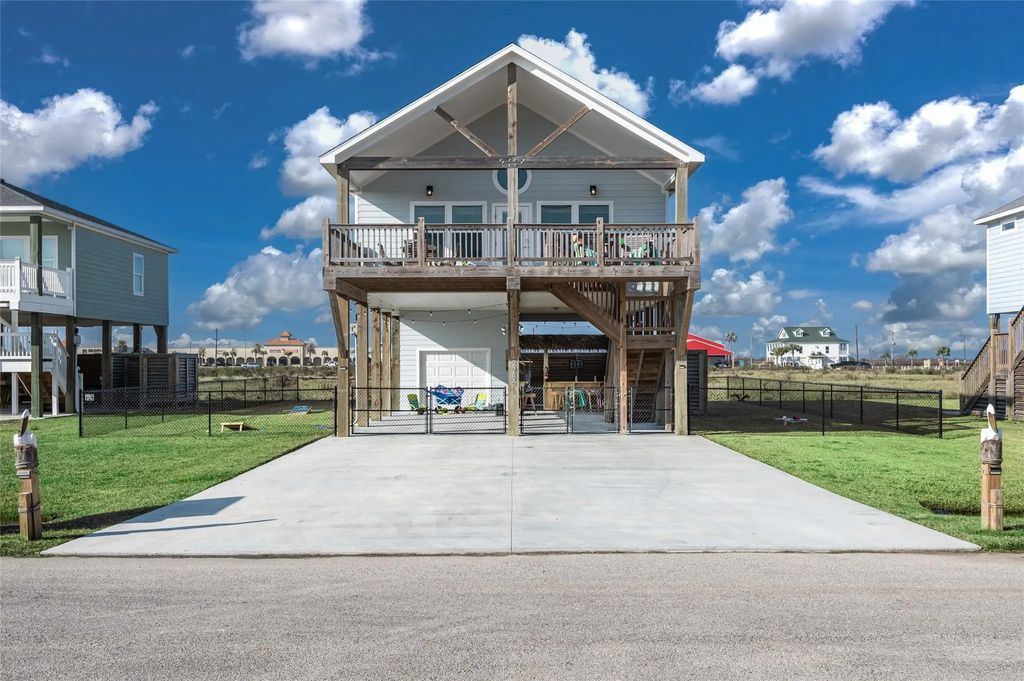 2285 E Lobster Street, Crystal Beach