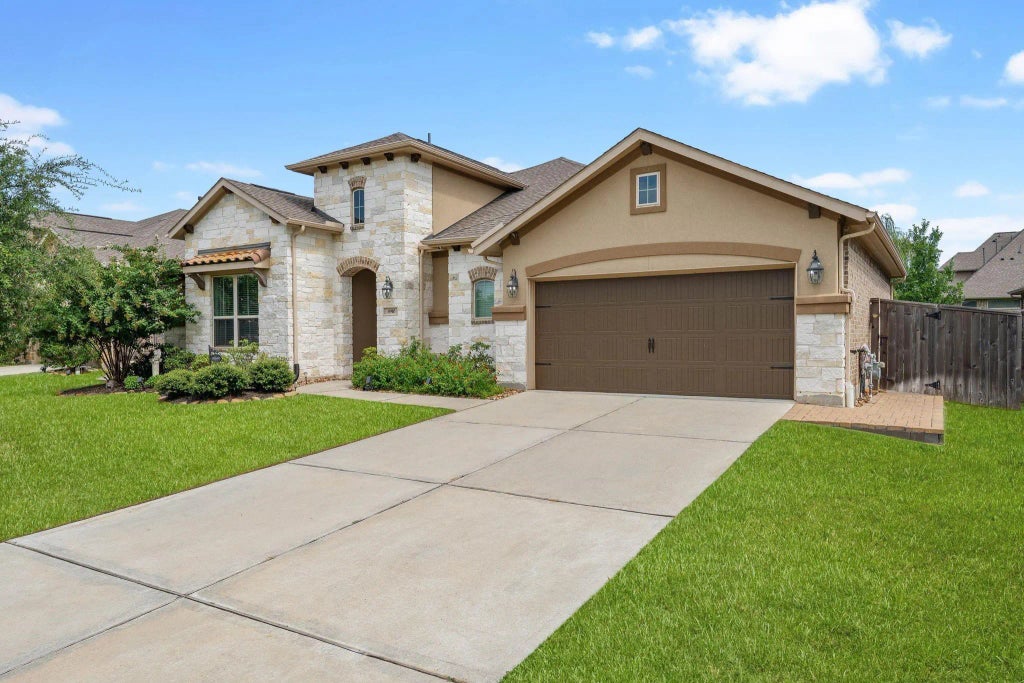 8910 Stonebriar Creek Crossing, Tomball