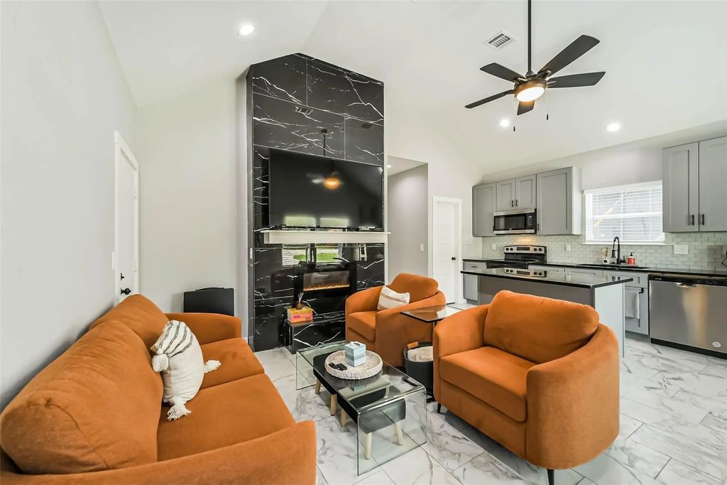 16518 Eastchase, Montgomery