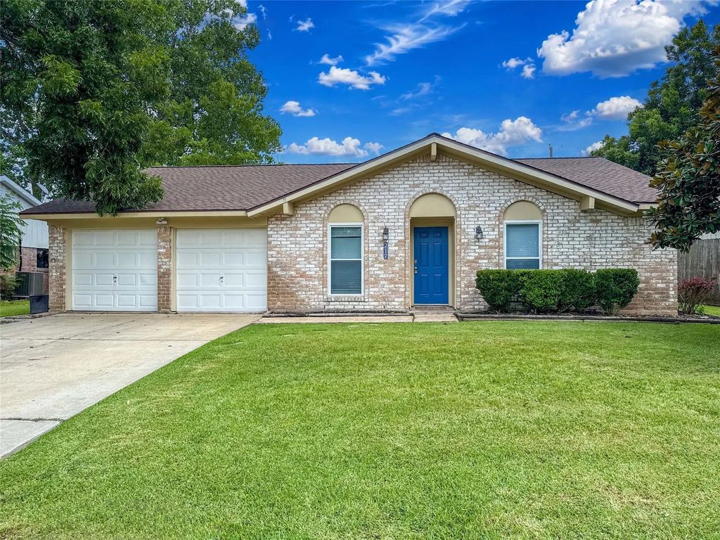 217 Mary Ann Drive, Friendswood