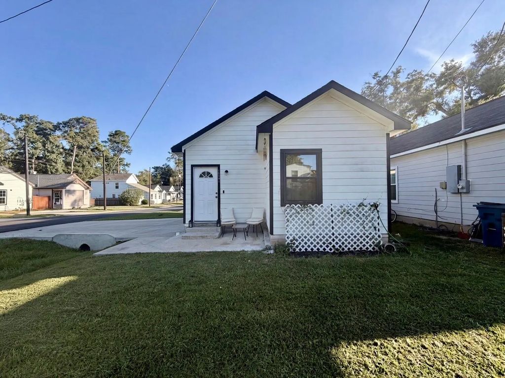 16601 E Ivanhoe, Montgomery