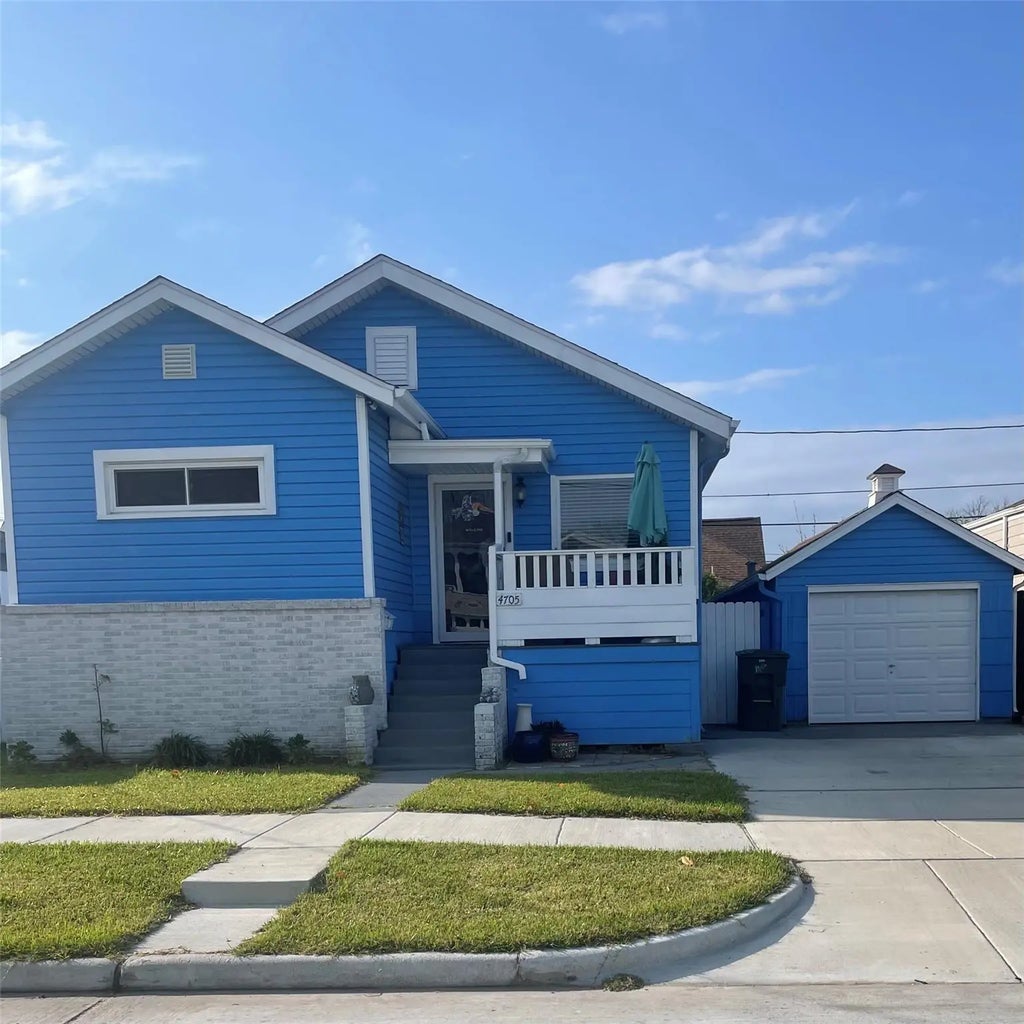 4705 Ave S, Galveston