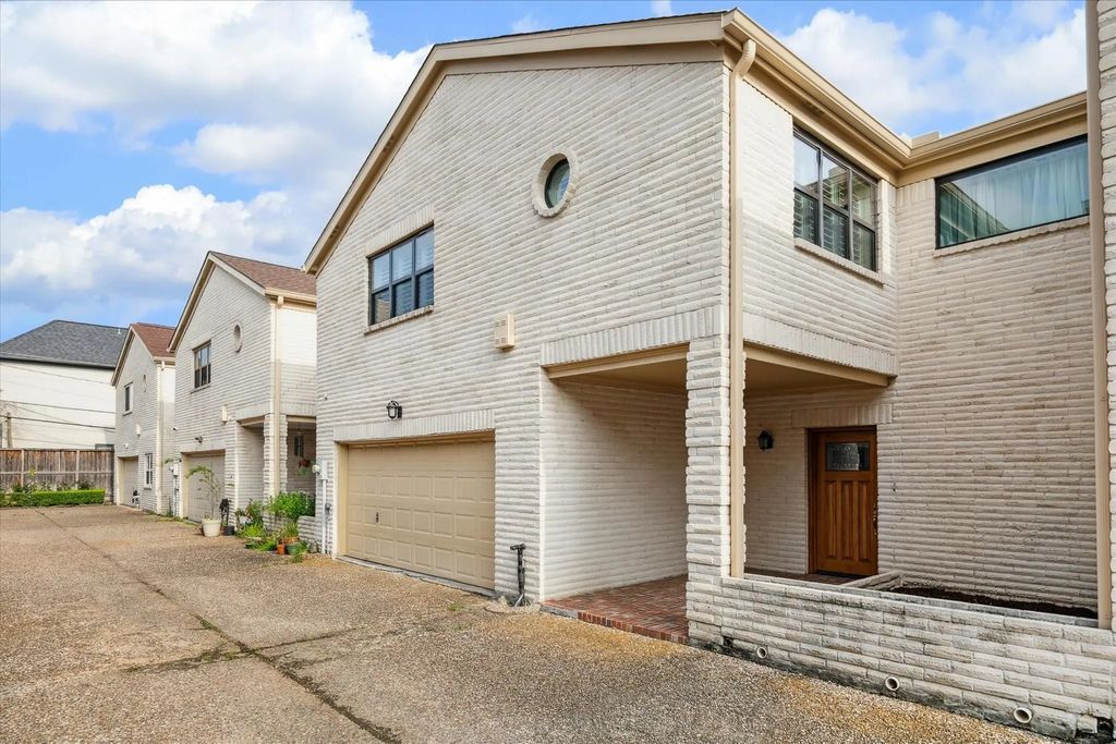 2425 Potomac Drive B, Houston