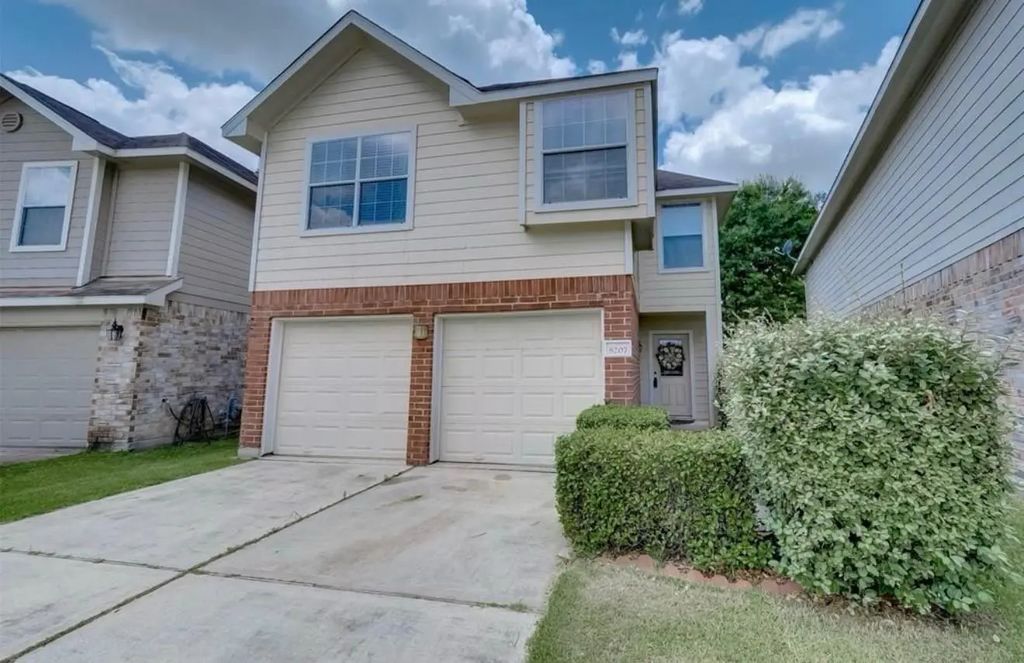 8207 Spring Wind Lane, Houston
