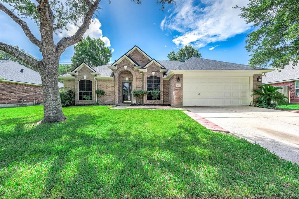 2215 Manchester Lane, Pearland