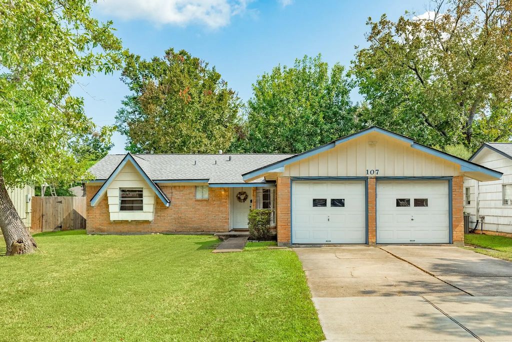 107 Hickory, Lake Jackson