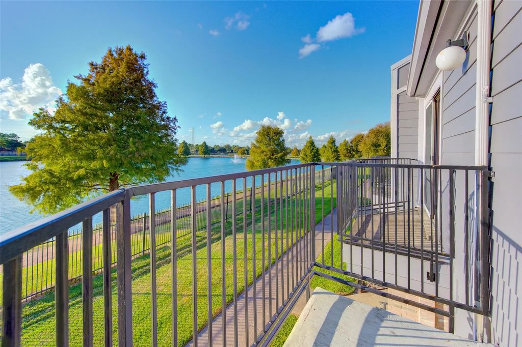 1620 Good Day Drive, Missouri City