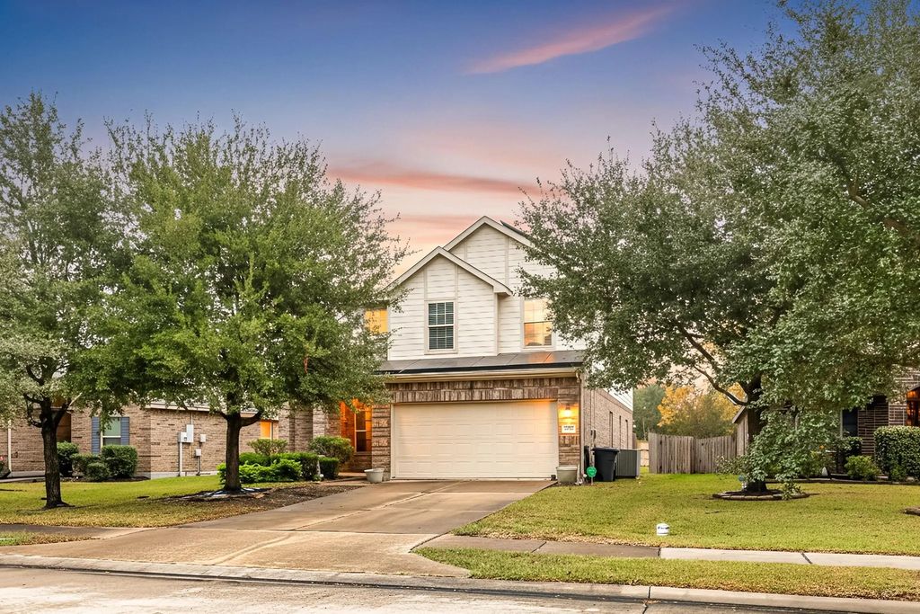 6715 Strawberry Brook Lane, Dickinson
