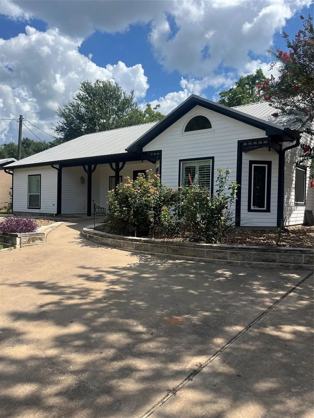 8393 Bermuda Street, Industry