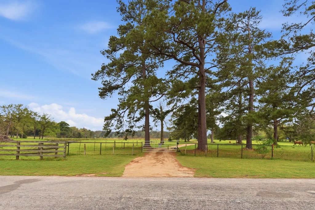 882 Four Notch Road, Huntsville