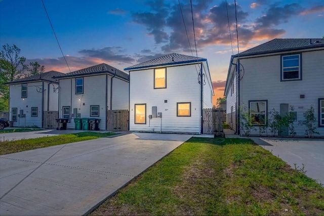 8124 Sterlingshire Street A And B, Houston